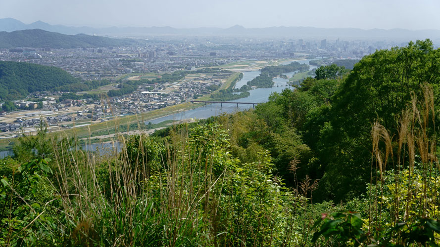 宗谷山公園から岡山市を俯瞰する．（岡山市北区）