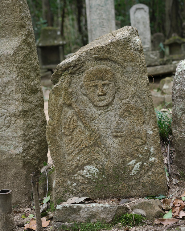 文英様石仏（小山墓地２号）