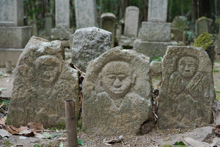 文英様石仏（小山墓地）