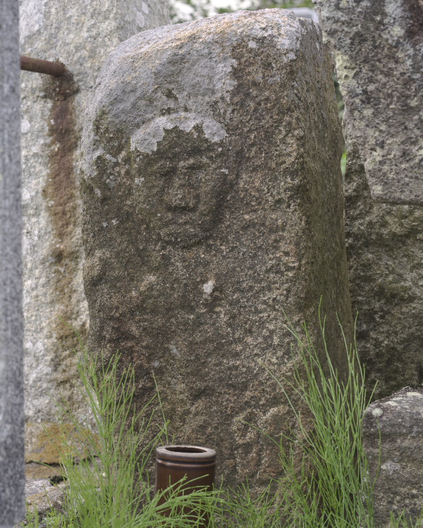 文英石仏（鏡善寺墓地）