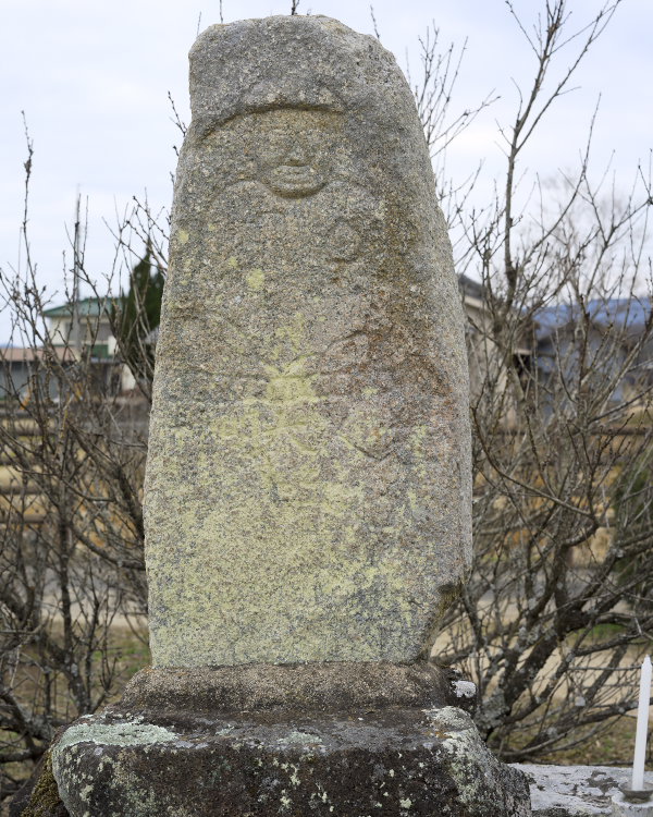 文英様石仏（高松城趾公園北部）