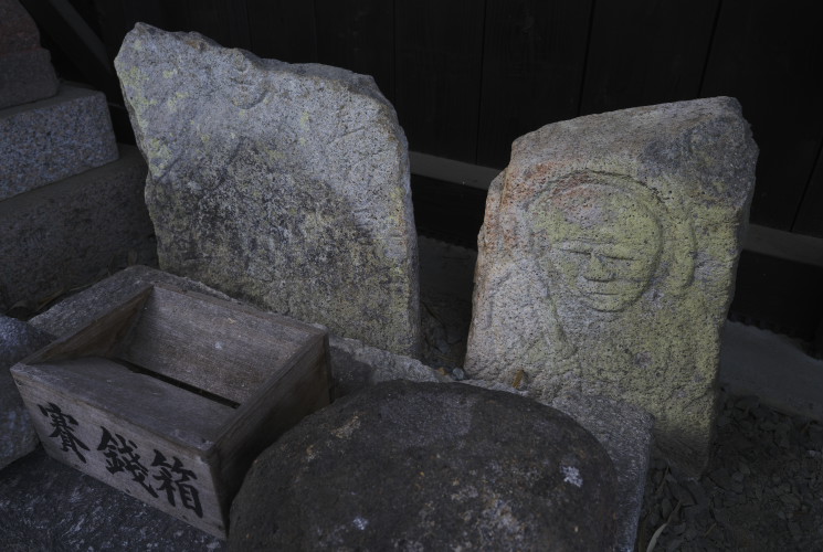 文英石仏（浦尾厄神堂）岡山市北区浦尾