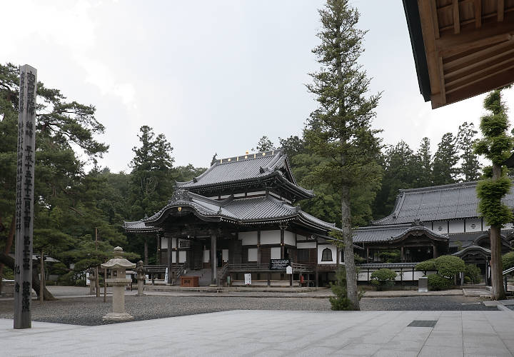 誕生寺本堂