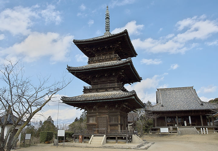 上寺山餘慶寺境内