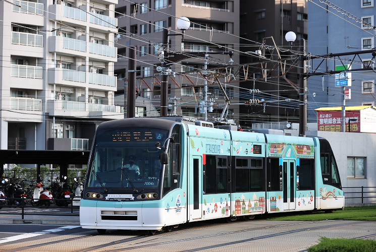鹿児島市交通局　７０００形（７００４号電車）鹿児島駅前