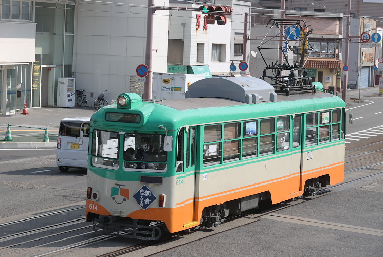 とさでん交通　６００形　６１４号（菜園場町～デンテツターミナルビル前）