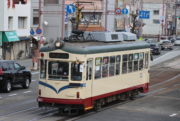 とさでん交通　８００形　８０１号（菜園場町～デンテツターミナルビル前）