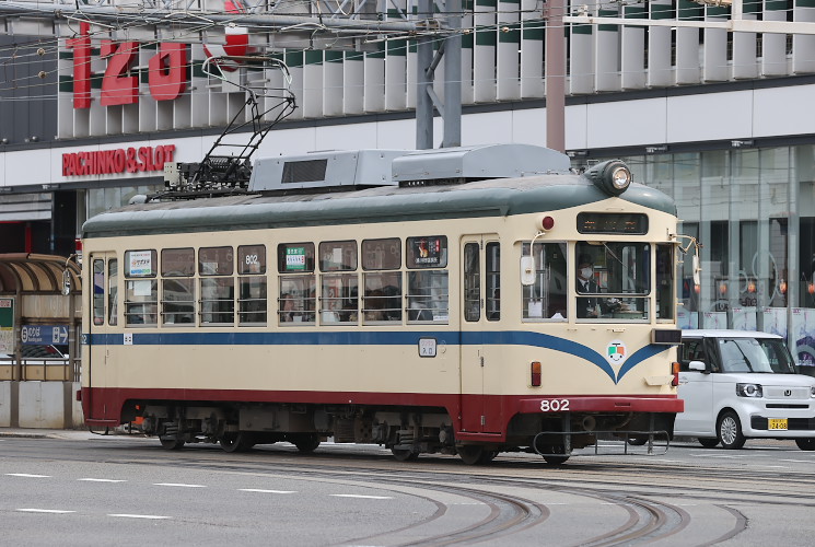 とさでん交通　８００形　８０２号（デンテツターミナルビル前～はりまや橋）