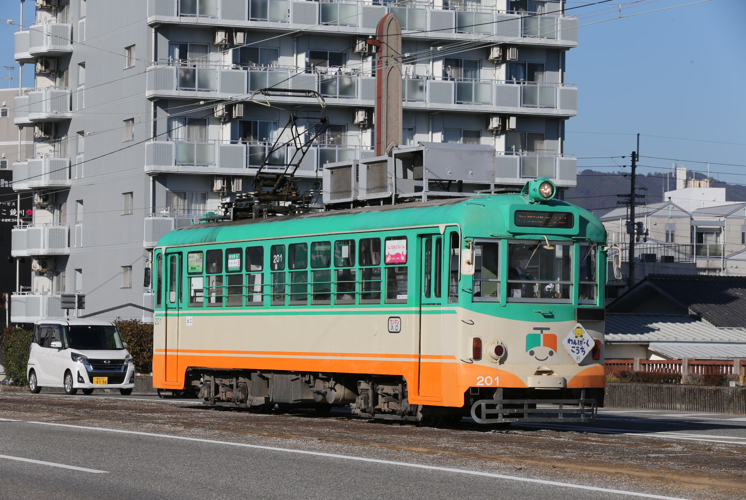 とさでん交通　２０１号電車