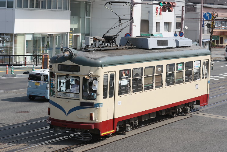 とさでん交通　７００形　７０２号（菜園場町～デンテツターミナルビル前）